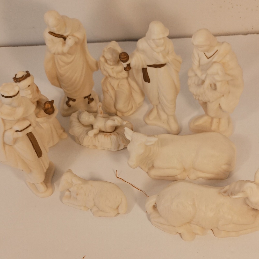 Porcelain Nativity 10 pc. set distributed by Hudson Corp. Ivory Color - Picture 3 of 11